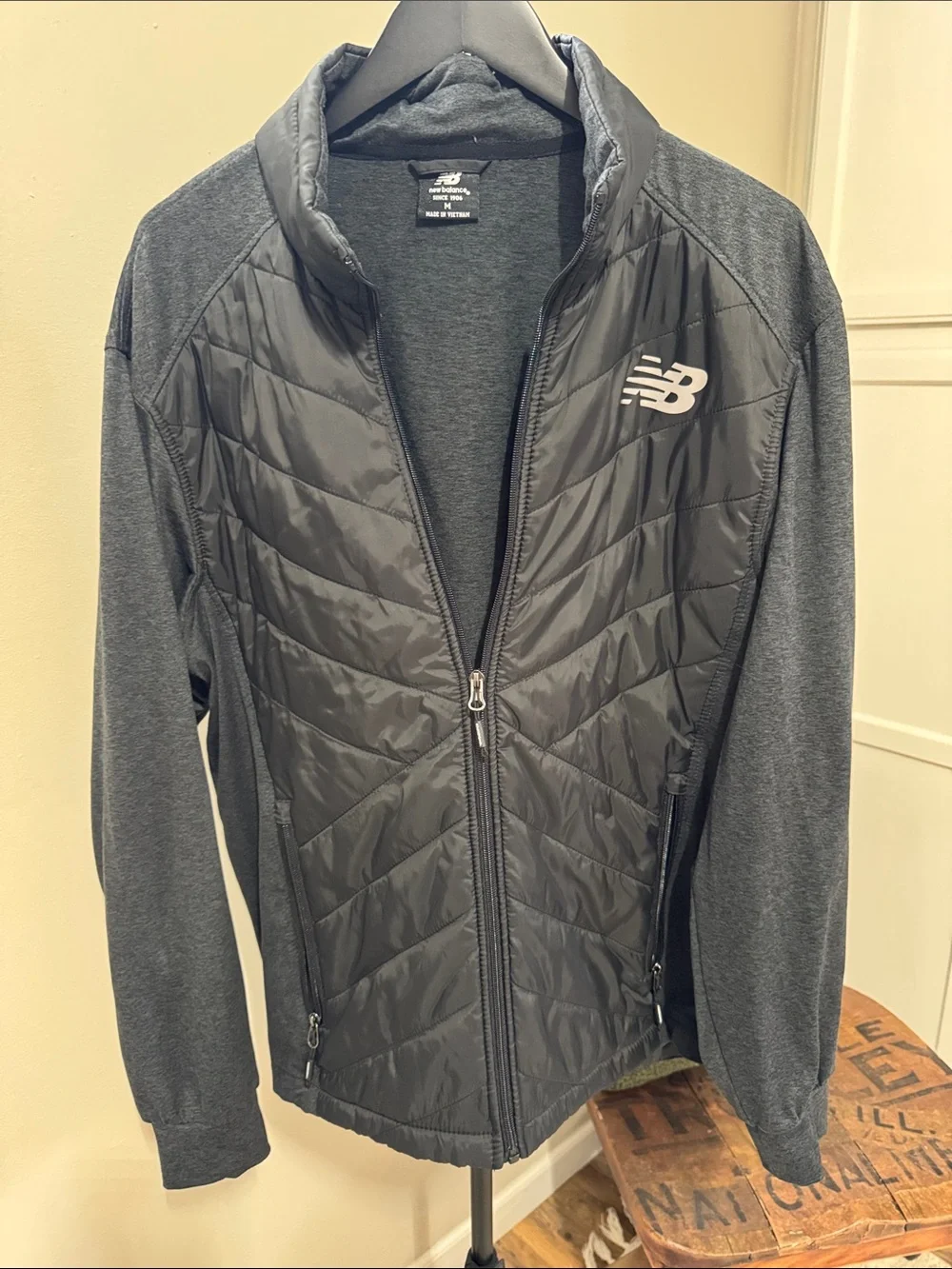 New Balance Men’s M Gray Quilted Front Full Zip Athletic Jacket